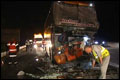Bus botst op vrachtwagen: twee doden [+video]