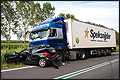 Ernstig ongeval tussen vrachtwagen en personenauto in Zeewolde [+foto&video]