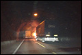 Grote reddingsoperatie na brandende vrachtwagen in Gudvangatunnel[+foto's]