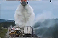 Vrachtwagenbrand blussen met een waterbom [+video]
