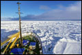 IJsbreker onderweg naar Akademik Sjokalskij bij Antarctica