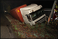Vrachtwagen kantelt bij Someren [+foto]