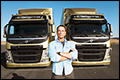 Jean-Claude Van Damme voert spagaat uit tussen twee rijdende Volvo FM-trucks [+video]