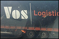 Vrachtwagentrailer van Vos Logistics in brand op A28 [+foto's]