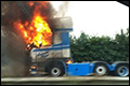 Vrachtwagen van Europe Flyer in de brand op A325 [+foto's]