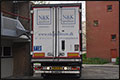 Poolse vrachtwagenchauffeur rijdt balustrade aan gort [+foto]