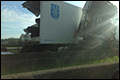 Vrachtwagen op Belgische E313 ingereden op mobiele wegafzetting [video+foto]