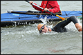 Zwitser Ernst Bromeis volbrengt zwemtocht door Rijn 