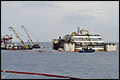 Costa Concordia drijft weer [+foto]