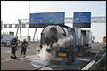 Remmen vrachtwagen vatten vlam op Lekbrug [+foto]