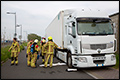 Vrachtwagen lekt vloeistof in IJmuiden [+foto]