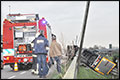 Vrachtwagen valt meters omlaag naast IJsseldijk Gouderak [+foto's]