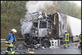 Vrachtwagen brandt volledig uit op Duitse A1 [+foto]