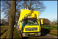 Vrachtwagen zwaar beschadigd na rammen boom in Groenlo [+foto]