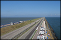 Afsluitdijk opnieuw enige tijd afgesloten door storing brug [+foto] 