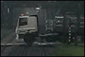 ProRail doet aangifte tegen vrachtwagenchauffeur die keerde op het spoor