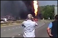 Tankwagen met propaangas in brand gevlogen op Britse M56 [+foto's&video]