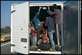 86 vluchtelingen gevonden in vrachtwagen op Oostenrijkse A1 [+foto]