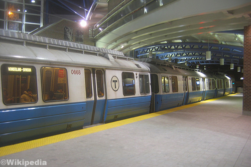 Metro met reizigers vertrekt zonder machinist