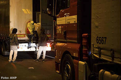 Chauffeurs: kwestie van tijd dat situatie in Calais ernstig escaleert [+foto's]