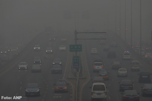 Peking schrapt vluchten wegens smog