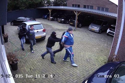Twee mannen vanuit autobedrijf Rene de Koning Breda ontvoerd [+foto's]