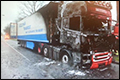 Vrachtwagen in Zoeterwoude uitgebrand [+foto's]