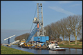 Grote havenkraan per ponton naar Veendam [+foto's]