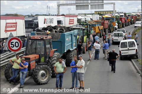 Franse boeren zaterdag in konvooi over Franse wegen