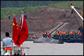 Reddingswerkers openen romp gekapseisd schip China