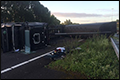 Moerdijkbrug bij A16 gestremd door gekantelde vrachtwagen [+foto]