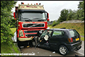 Frontale aanrijding auto met vrachtwagen in Doetinchem [+foto]