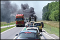UPDATE: N322 nog uren dicht na brand in vrachtwagen in Beneden-Leeuwen [+foto]