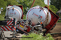 Tankwagen met mest in de sloot in Barneveld [+foto]