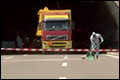 Mensen onwel door formaldehyde uit lekkende vrachtwagen [+video]