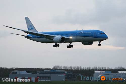 Eerste KLM Dreamliner geland op Schiphol [+foto]