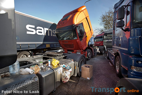 Reportage: 'Vrachtwagen camping' Rijskade in Vlaardingen [+fotoserie]