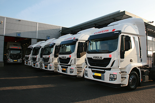 Twintig nieuwe LNG vrachtwagens voor C. van Heezik