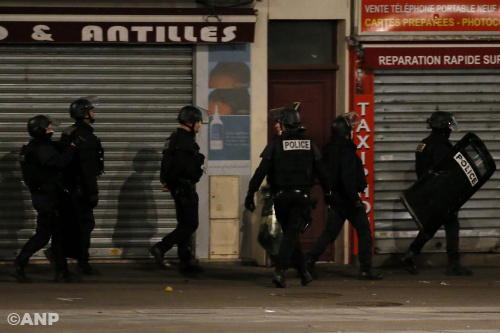 'Zelfmoordterrorist blaast zich op in Parijs'