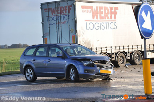 Frontale aanrijding met vrachtwagen in Grijpskerk [+foto]