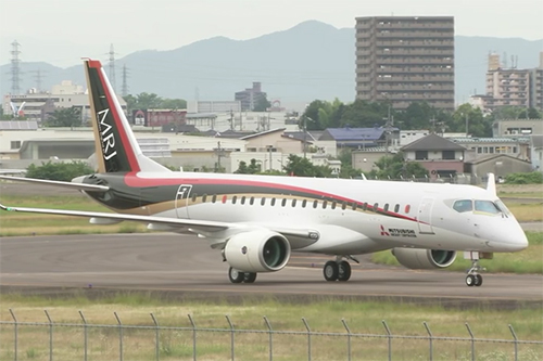 Eerste vliegtuig Mitsubishi (MRJ) maakt testvlucht [+video]