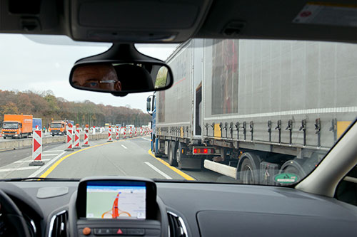 Duitse Verkeersveiligheid Raad roept op tot meer begrip tussen automobilisten en vrachtwagenchauffeurs