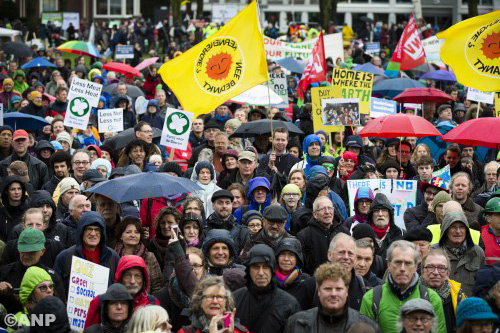 Duizenden lopen in Amsterdam voor het klimaat