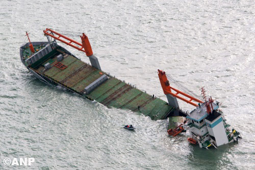 Geen olie op Zeeuwse stranden van vrachtschip Flinterstar