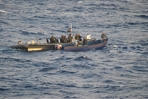 Nederlandse Marine onderschept drugstransport in Caribische Zee