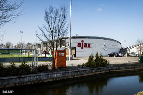 Ajax-fans opgepakt na bezetten kantine De Toekomst  