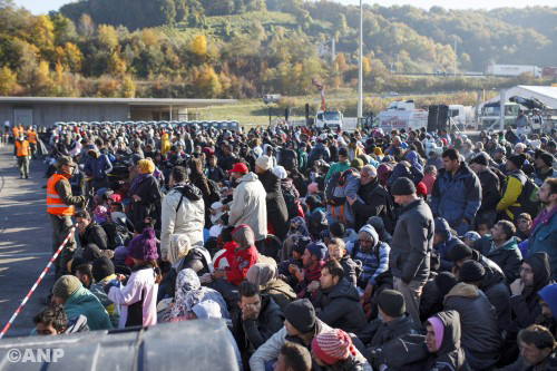 Duizenden vluchtelingen passeren opnieuw grens met Slovenië 