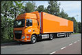 33 nieuwe trekker-oplegger combinaties in het COOP-oranje voor Bakker Logistiek