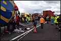 Aanrijding met twee vrachtwagens op A67 [+foto]