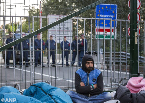 Hongaarse politie pakt vluchtelingen op
